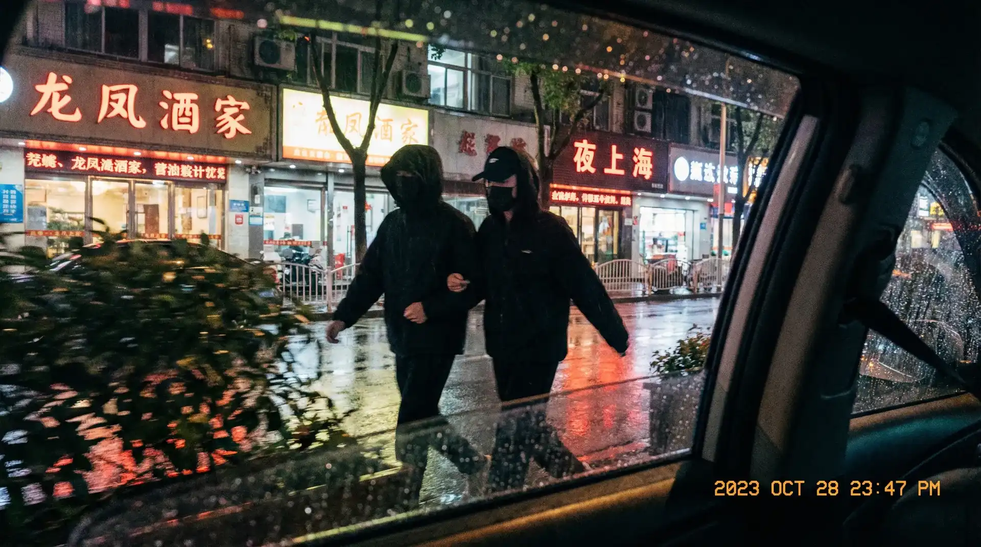 saba体育 - 顶流明星深夜密会现场抓拍照片